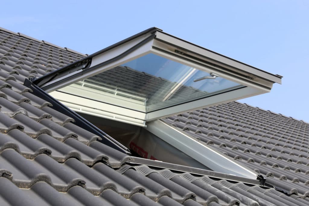 Installation de volets roulants électriques ou solaires